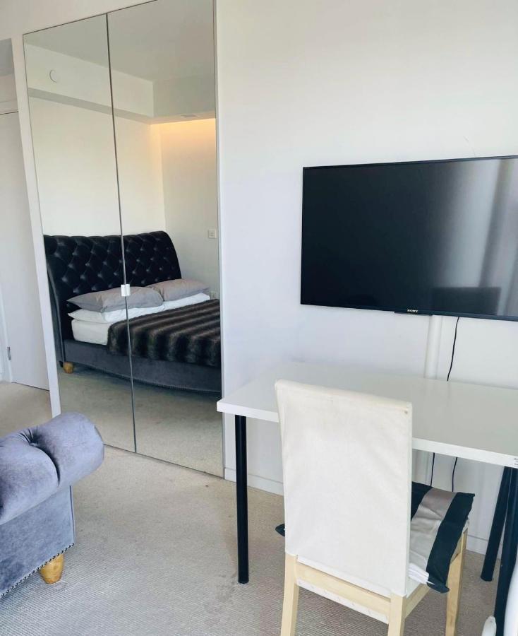 Off 13 Apartment