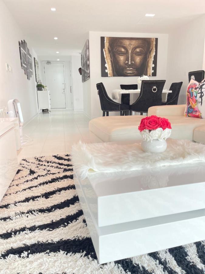 Apartment Off 13