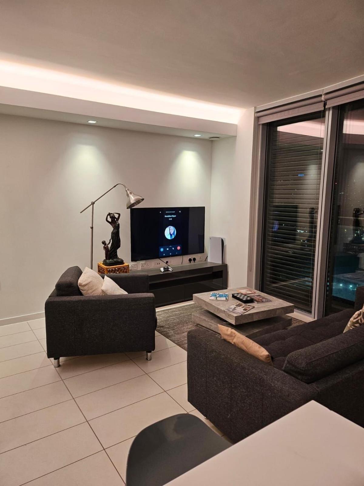 Off 13 Apartment London