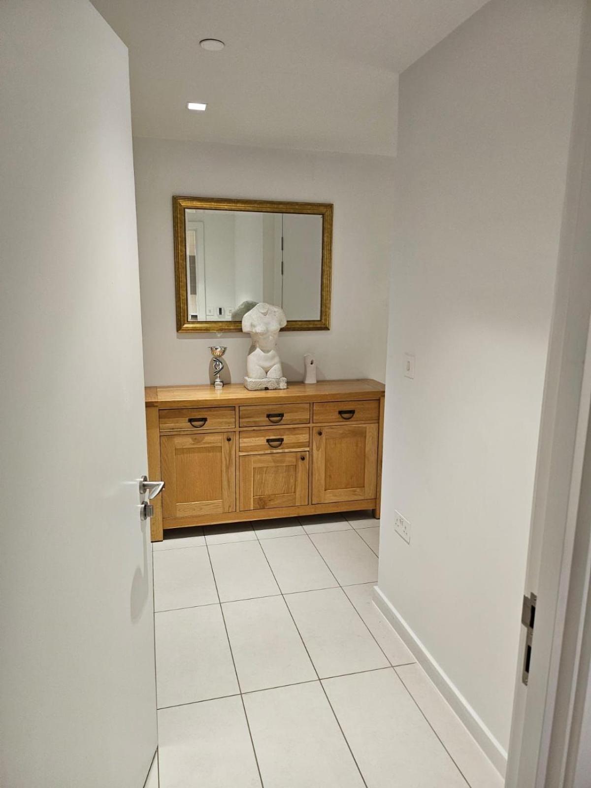Off 13 Apartment London